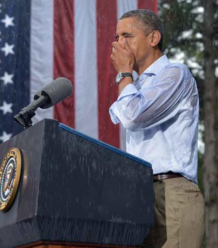 奥巴马身着定做衬衫演讲被淋雨