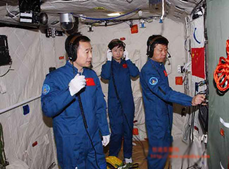 宇航员仓内工作服